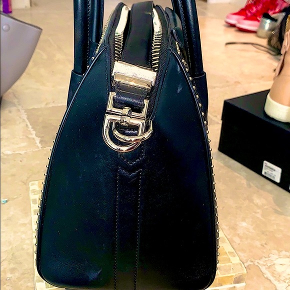 GIVENCHY AUTHENTIC exotic Antigona bag. - Picture 2 of 8